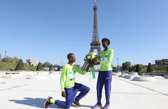 Paul Lonyangata et Purity Rionoripo, gagnants du Marathon de Paris
