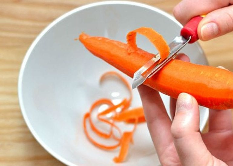 Chips d’épluchures de carottes : recette [4 étapes - 10 min] | So Healthy