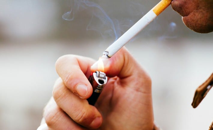 La vente de cigarettes sans nicotine aux États-Unis aurait même permis à plus de 5 millions de personnes d’arrêter de fumer. 