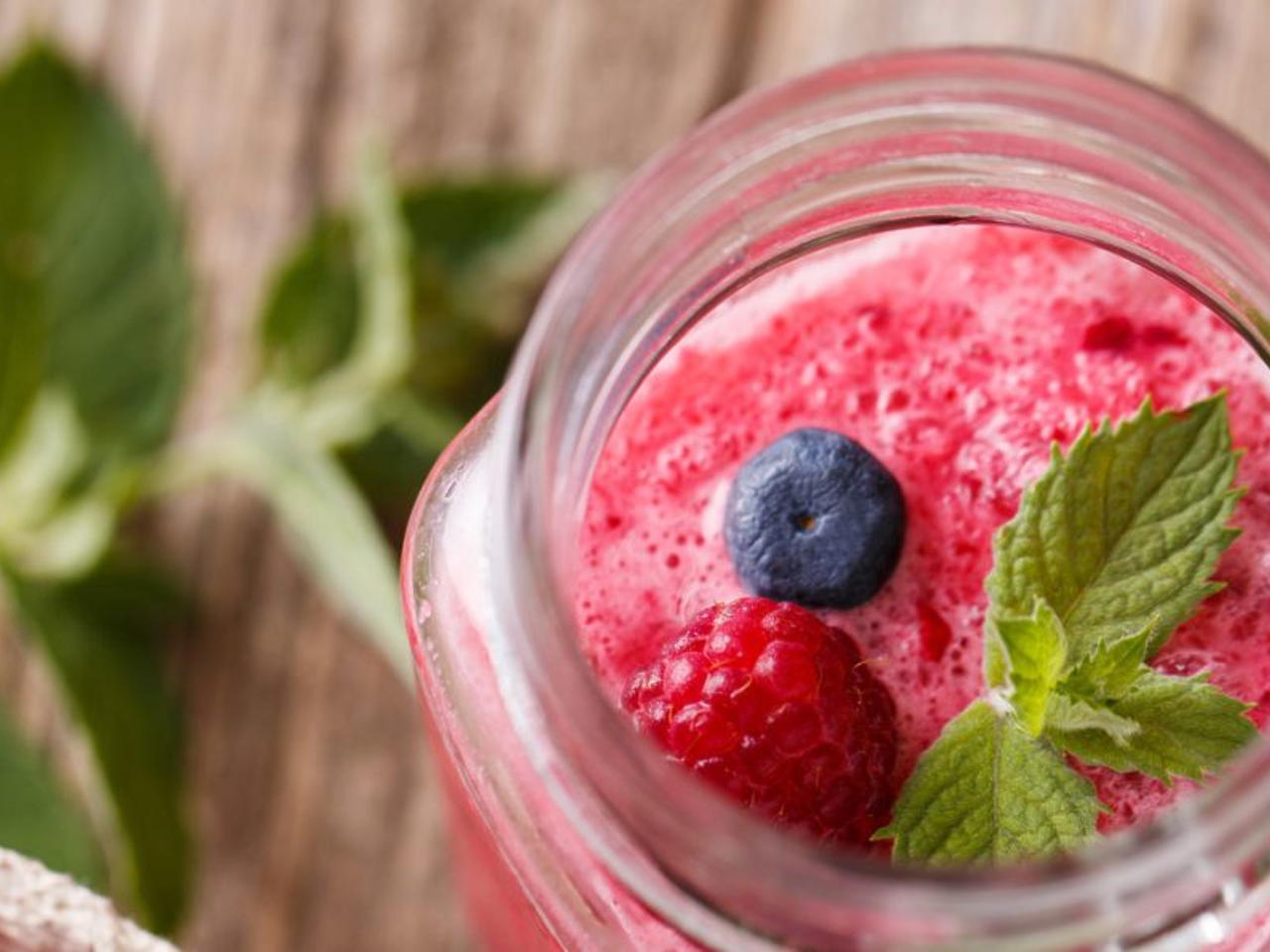 Smoothie framboises et myrtilles 