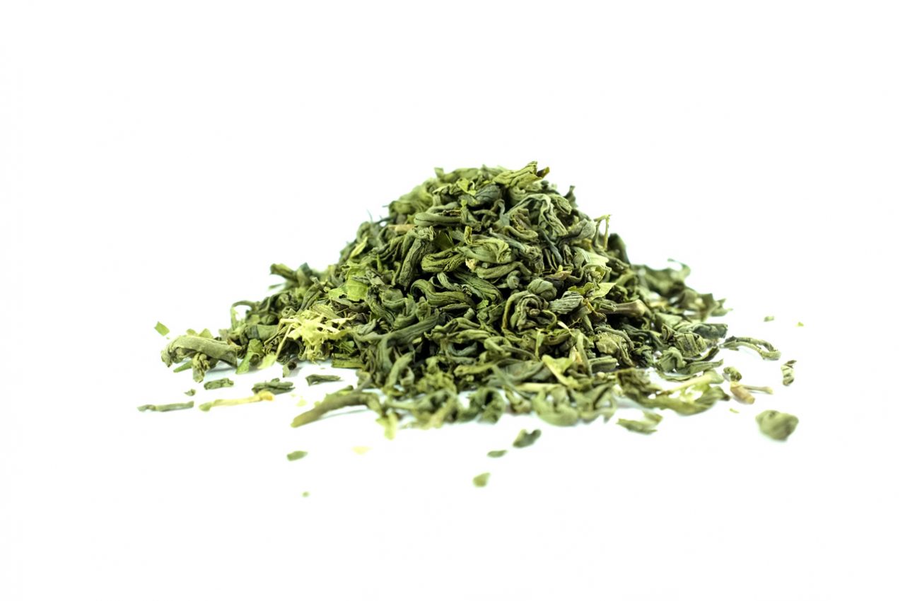 En cas de coup de soleil sur des zones sensibles comme les paupières, le thé vert s’avère être un excellent allié. 