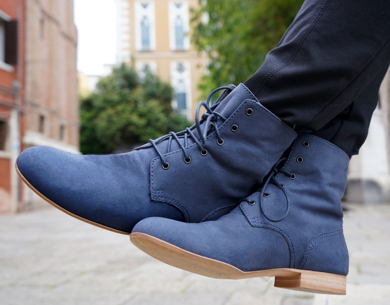 Noah est une marque italienne qui propose des chaussures élégantes, fabriquées à partir de cuir vegane et de microfibres.