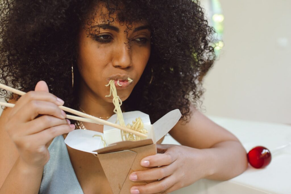 Manger en pleine conscience : Qu’est ce que cela signifie vraiment ? 